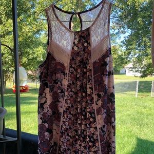 Knee length dress with lace insert